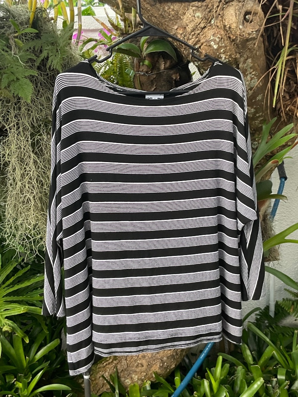 Manuheali’i Black White Top